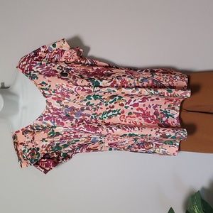 Floral print, Size Large top neutral color lightweight